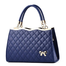 Bolsa Veluna Brindisi feminina - Bolsa Brindisi elegante | Veluna